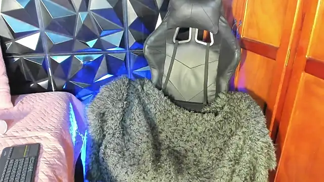 liia marin online show from 02-13-26, 04:08