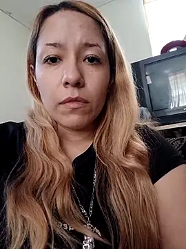 lunaruiz12 online show from 02-02-26, 05:44