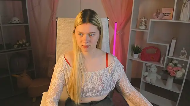 Snapshot of CelestineMauriac chatting on 04-15-26, 07:58 CelestineMauriac online show from 04-15-26, 07:58