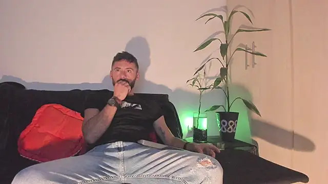 Snapshot of Erickpritz_xh chatting on 04-16-26, 01:39 Erickpritz xh online show from 04-16-26, 01:39