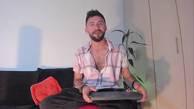 Snapshot of Erickpritz_xh chatting on 05-15-26, 02:07 Erickpritz xh online show from 05-15-26, 02:07