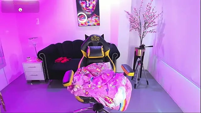 Victoria  doll online show from 05-17-26, 12:12