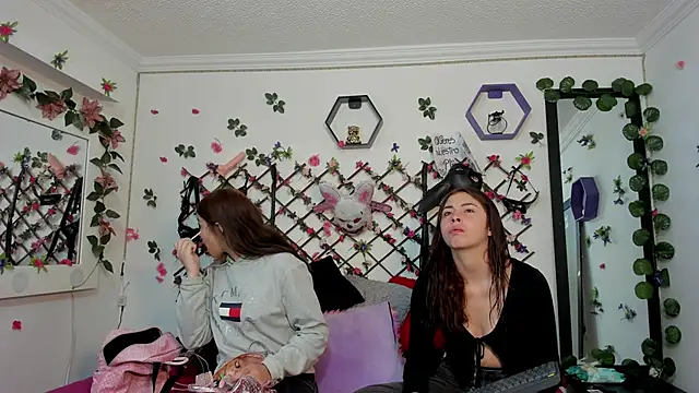 playful-girls online show from 02-03-26, 12:32