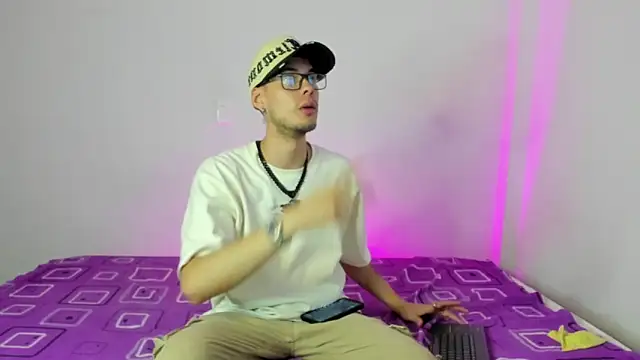 Snapshot of Vlad__night chatting on 02-12-26, 12:11 Vlad night online show from 02-12-26, 12:11