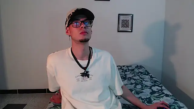 Snapshot of Vlad__night chatting on 02-25-26, 03:49 Vlad night online show from 02-25-26, 03:49