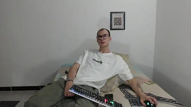 Snapshot of Vlad__night chatting on 02-28-26, 03:51 Vlad night online show from 02-28-26, 03:51