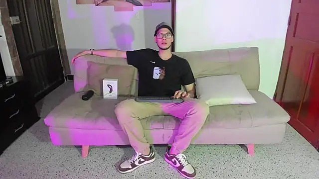 Snapshot of Vlad__night chatting on 03-24-26, 03:33 Vlad night online show from 03-24-26, 03:33