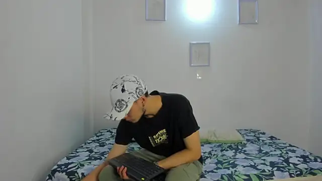 Snapshot of Vlad__night chatting on 03-25-26, 03:34 Vlad night online show from 03-25-26, 03:34