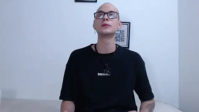 Snapshot of Vlad__night chatting on 03-26-26, 03:45 Vlad night online show from 03-26-26, 03:45