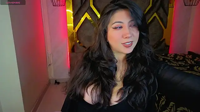 Luvienne online show from 03-12-26, 07:31