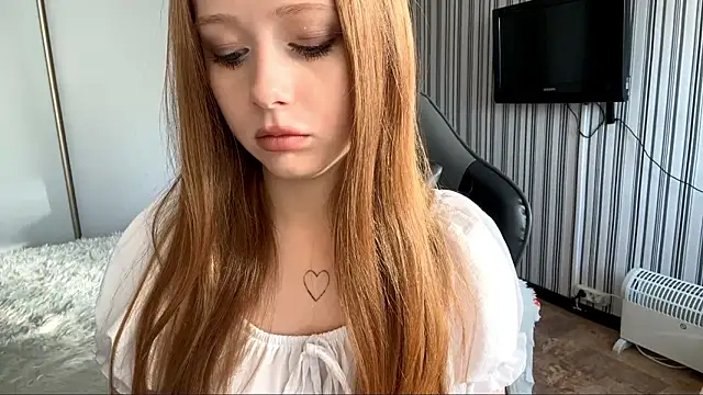 EmilyBubble online show from 02-04-26, 07:25