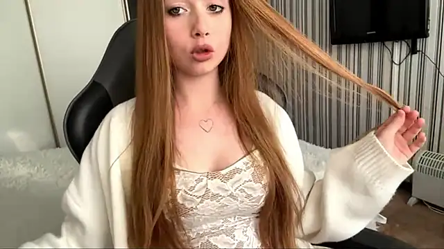 EmilyBubble online show from 02-06-26, 07:12