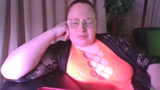 Snapshot of Sarahtjeuh_ chatting on 03-11-26, 08:37 Sarahtjeuh online show from 03-11-26, 08:37