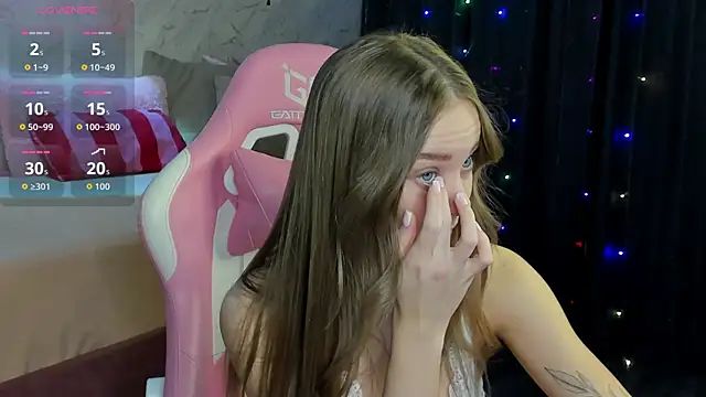 Snapshot of Tesssa_Young chatting on 02-12-26, 01:33 Tesssa Young online show from 02-12-26, 01:33