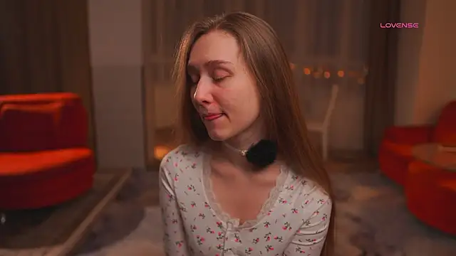 Snapshot of SharaNewbern chatting on 03-14-26, 02:44 SharaNewbern online show from 03-14-26, 02:44