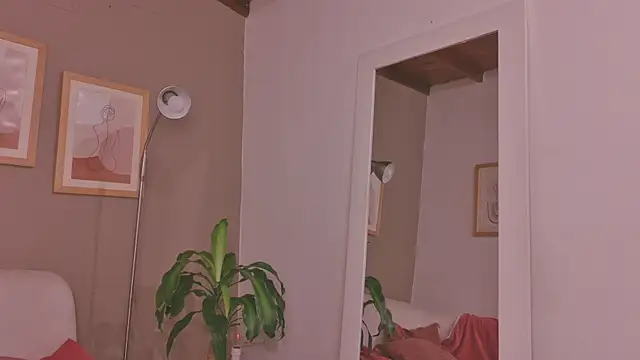 SalomeStorm  online show from 06-25-26, 01:15