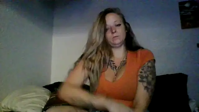 Snapshot of Gypsymomma17 chatting on 06-14-26, 03:19 Gypsymomma17 online show from 06-14-26, 03:19