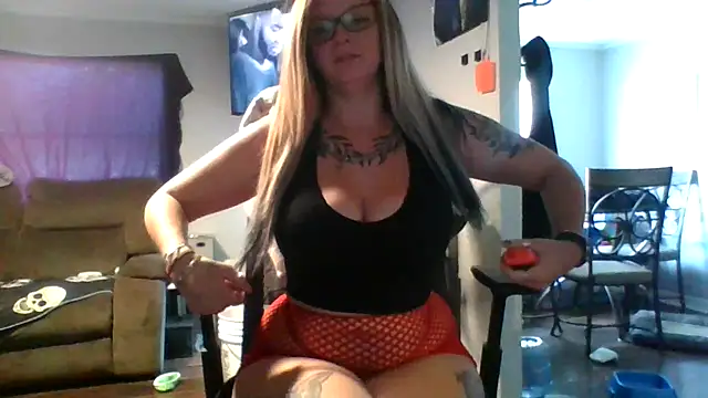 Snapshot of Gypsymomma17 chatting on 07-15-26, 05:07 Gypsymomma17 online show from 07-15-26, 05:07