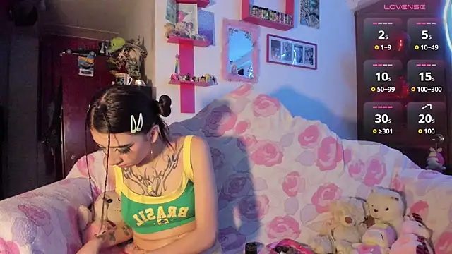 Snapshot of Rebecahart chatting on 02-15-26, 04:20 Rebecahart online show from 02-15-26, 04:20