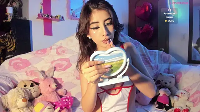 Snapshot of Rebecahart chatting on 02-15-26, 11:23 Rebecahart online show from 02-15-26, 11:23