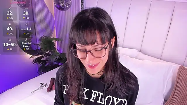 ViolettaColinss online show from 05-05-26, 11:40