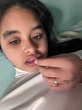 Snapshot of Aloyenita chatting on 03-28-26, 10:53 Aloyenita online show from 03-28-26, 10:53