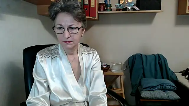 katemodel online show from 11-16-25, 07:58