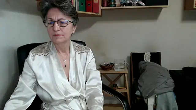 katemodel online show from 11-19-25, 09:42