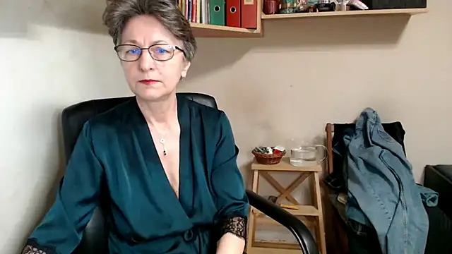 katemodel online show from 12-02-25, 09:47