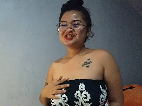 Snapshot of Chillntalkmami chatting on 03-09-26, 02:10 Chillntalkmami online show from 03-09-26, 02:10