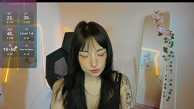AliceeinWonderlanddd online show from 05-03-26, 02:06