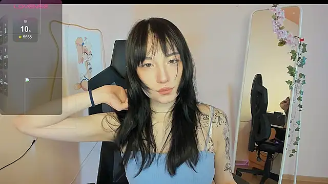 AliceeinWonderlanddd online show from 05-06-26, 02:08