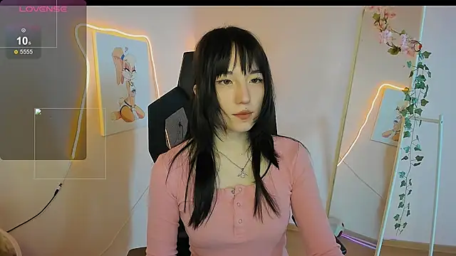 AliceeinWonderlanddd online show from 05-08-26, 01:44