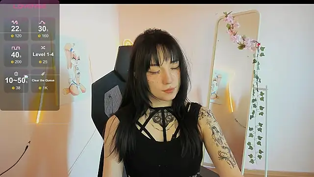 AliceeinWonderlanddd online show from 05-09-26, 02:06