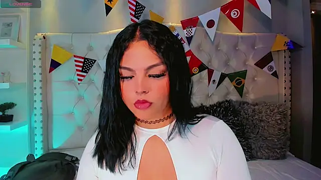 Maia Hotts online show from 06-16-26, 10:01