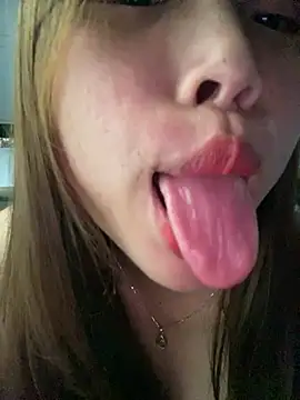 Snapshot of Emxinhka1 chatting on 07-29-26, 02:48 Emxinhka1 online show from 07-29-26, 02:48