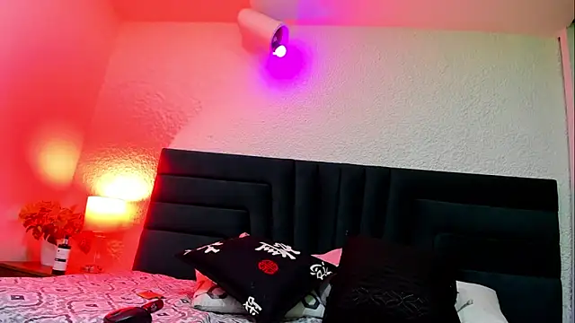 Snapshot of Dahliablack chatting on 03-19-26, 12:31 Dahliablack online show from 03-19-26, 12:31