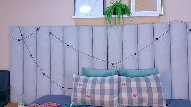 AnnieRouse   online show from 03-17-26, 11:46