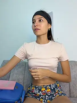 velvetluna  online show from 04-30-26, 02:23