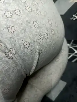 Snapshot of Sexyqueen102_ chatting on 02-28-26, 05:36 Sexyqueen102 online show from 02-28-26, 05:36