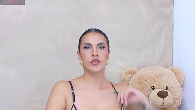 AndiVasquez online show from 05-11-26, 01:39