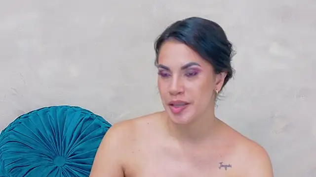 AndiVasquez online show from 06-11-26, 01:09