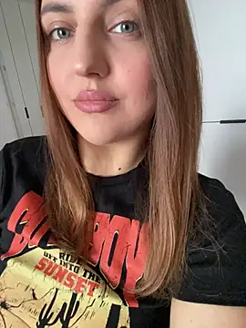 Snapshot of AliceDesmee chatting on 02-13-26, 10:44 AliceDesmee online show from 02-13-26, 10:44