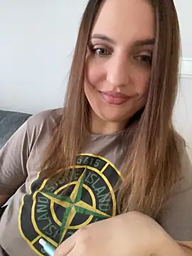 Snapshot of AliceDesmee chatting on 02-14-26, 11:40 AliceDesmee online show from 02-14-26, 11:40