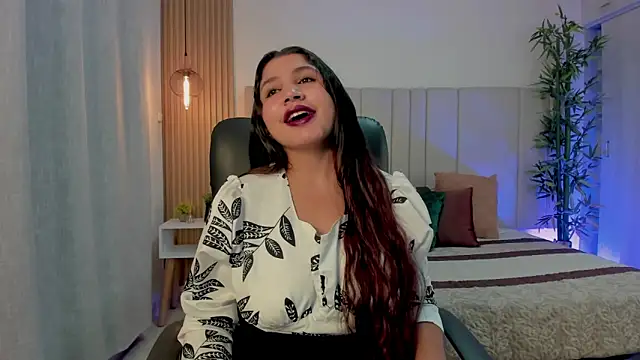 Victoria Rosee online show from 04-28-26, 01:05
