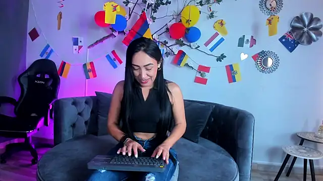 Mia Davis   online show from 06-21-26, 12:08