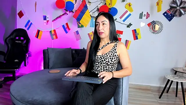 Mia Davis   online show from 06-22-26, 11:40