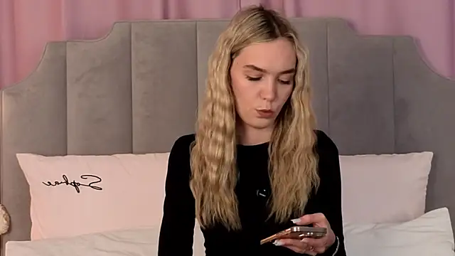 Snapshot of NikkiRyx chatting on 06-27-26, 04:01 NikkiRyx online show from 06-27-26, 04:01