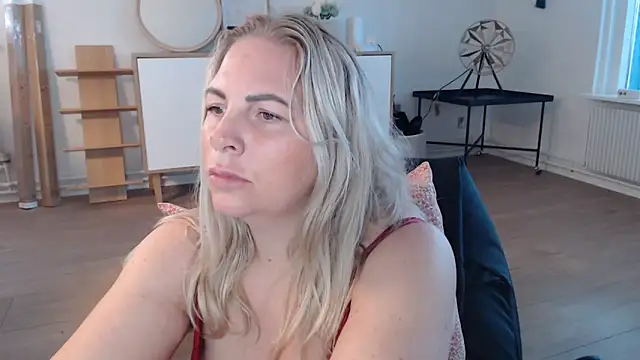 Snapshot of Amanda_Norsk chatting on 03-24-26, 09:36 Amanda Norsk online show from 03-24-26, 09:36