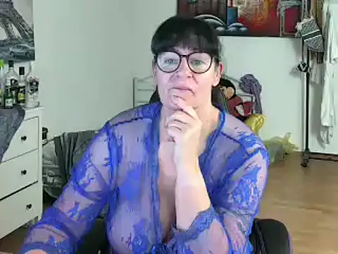 Sylly online show from 12-27-24, 08:24